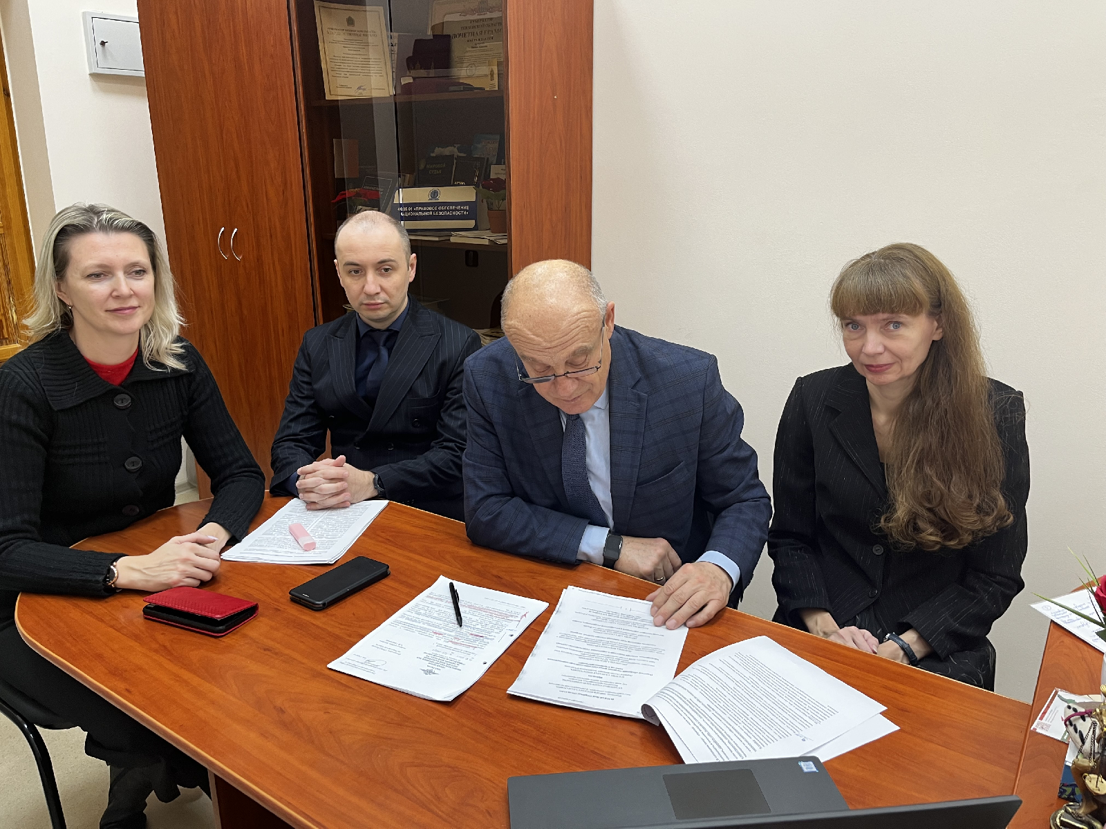 Заведующий кафедрой Правоохранительная деятельность Свечников Н.И., заведующий кафедрой Частное и публичное право Казакова Е.Б., заведующий кафедрой Уголовное право Рыжова О.А., доцент кафедры Теория государства и права и политология Макеева Н.В., доцент кафедры Правоохранительная деятельность Битюцкий Е.В. дистанционно приняли участие в международной научно-практической конференции Миграция населения в цифровой реальности: социально-экономические эффекты и правовые механизмы адаптации